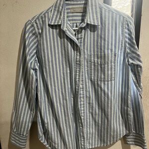 Everlane Blue and White Striped Casual Shirt